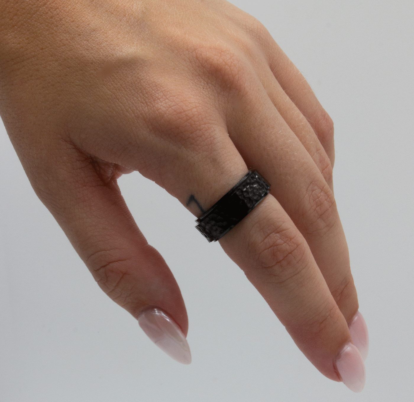 Axel Rotating Worry Ring