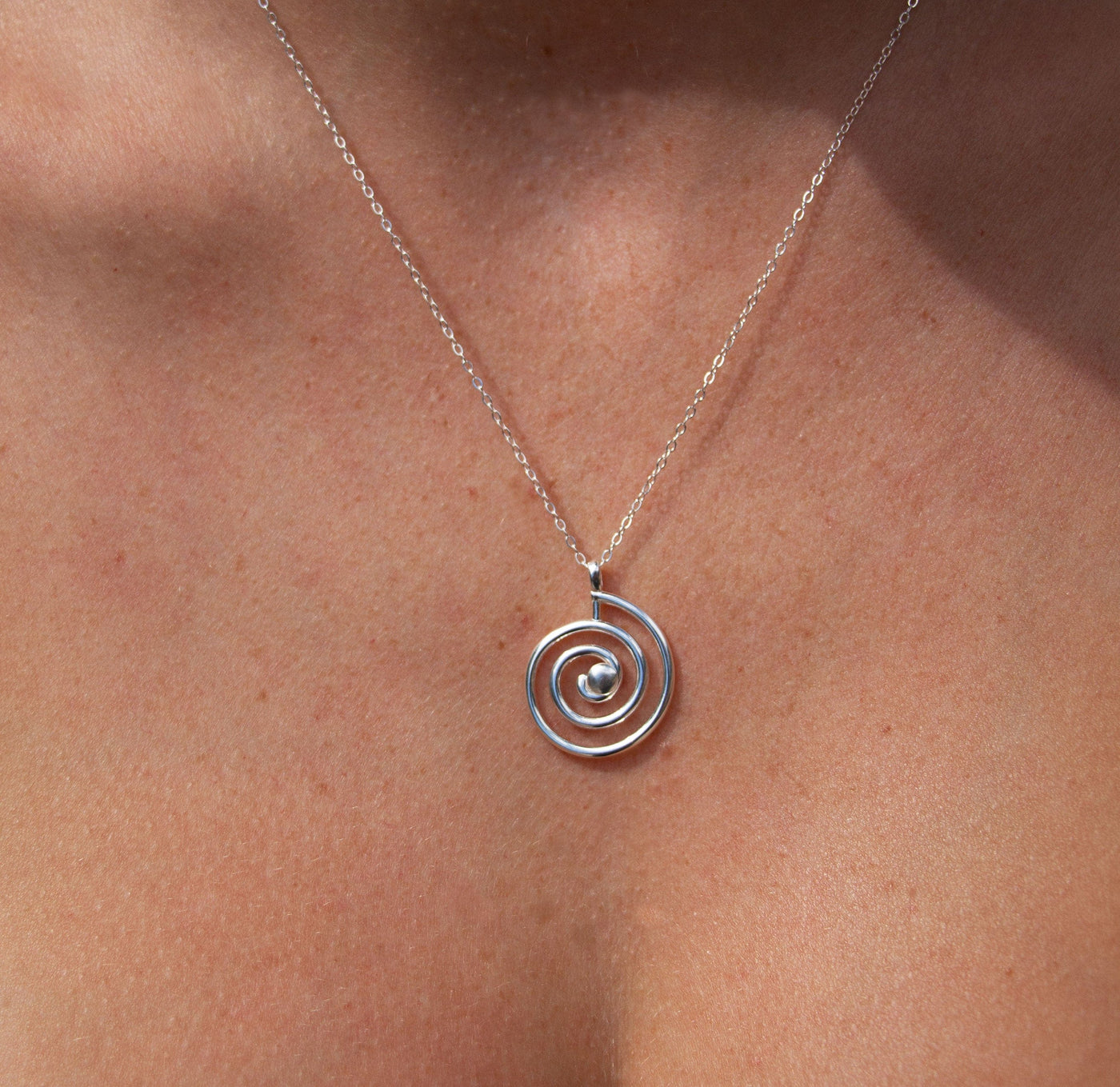 925 Sterling Silver Nortilus Rotating Necklace