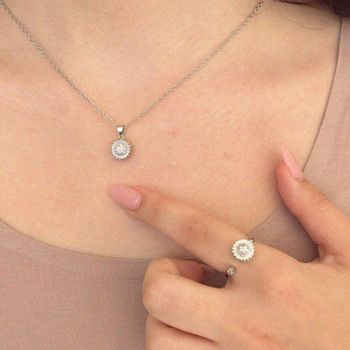 Silver Sunflower Spinner Set