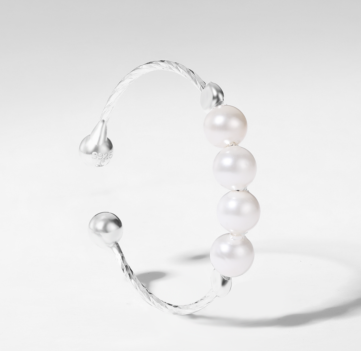 Pearl Rotating Worry Ring
